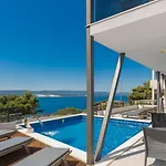 Mia 3 - Omis By Guide