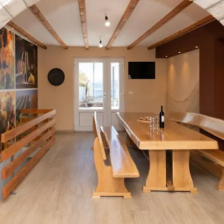 Mia 3 - Omis By Guide Apartmán