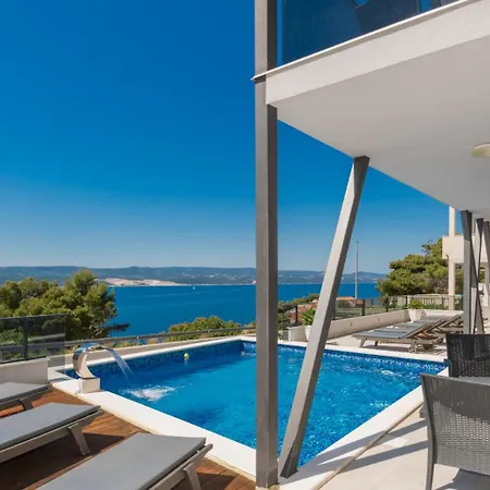 Mia 3 - Omis By Guide